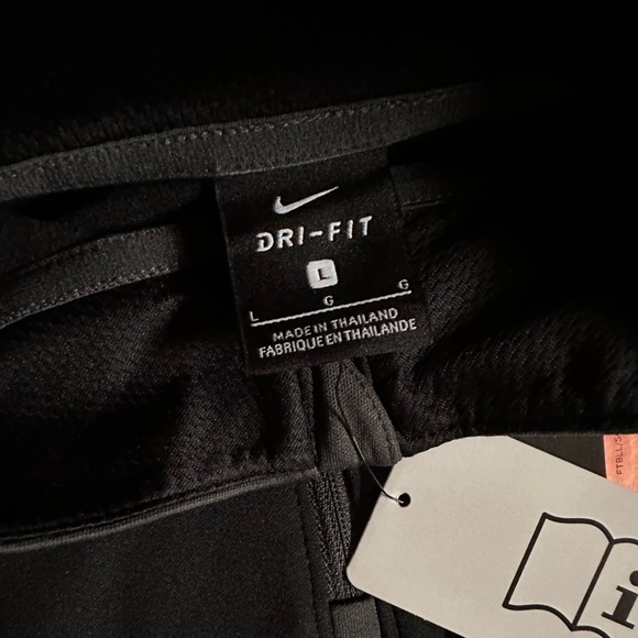 Nike Slim Fit, Quick Dry 1/4 Zip Top - Picture 6 of 6